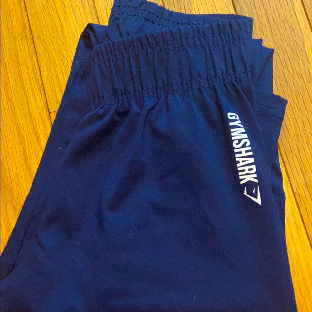 Gym shark leggings